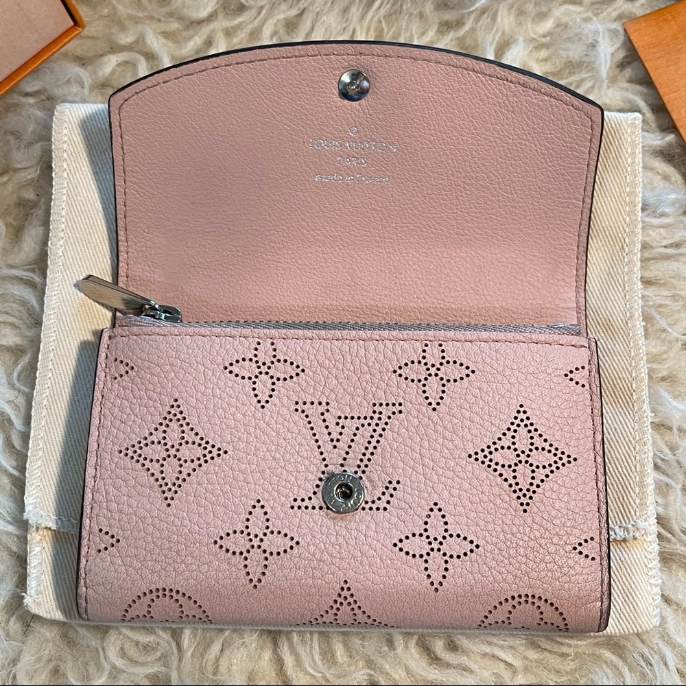 2018 Louis Vuitton Mahina Anae Coin Purse/Wallet. - Picture 3 of 15